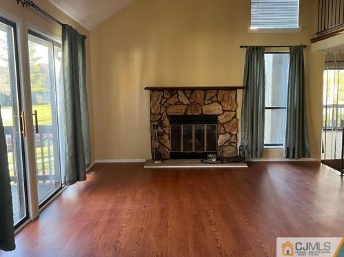 520 Westgate Dr, Edison, NJ 08820-1175