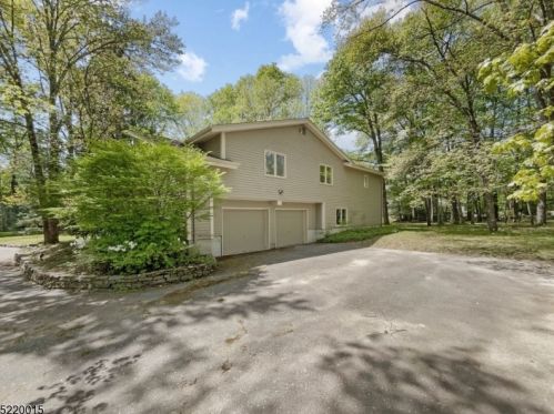 1 Exeter Ln, Morristown, NJ 07960-6340