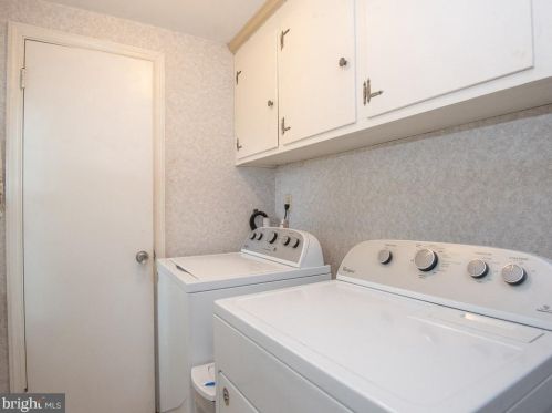 2106 Lyndell Dr, Lancaster PA  17601-5728 exterior