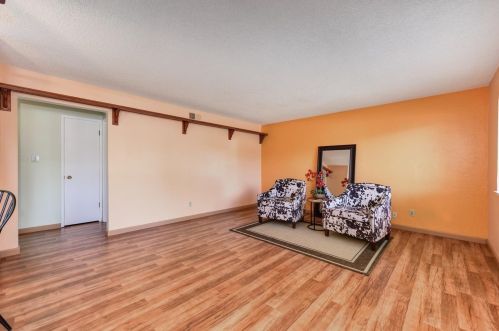 9516 Emerald Park Dr, Elk Grove, CA 95624-2360