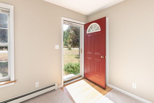 27 Goodhue Rd, Concord, NH 03303-2501