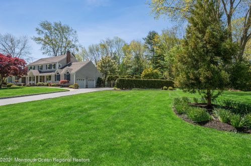15 Duncan Dr, Holmdel Village, NJ 07733-2238