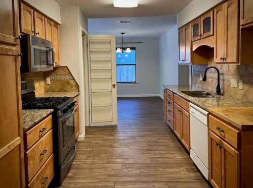 7010 Dallas Dr, Austin TX  78729-7805 exterior