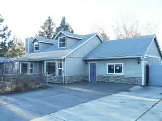 2124 Wells Acres Rd, Bend OR  97701-6438 exterior