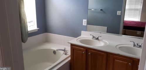 2528 James Maury Dr, Herndon VA  20171-4351 exterior