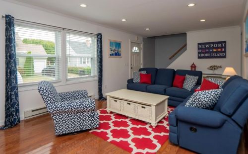 24 Aborn St, Middletown, RI 02840-2802