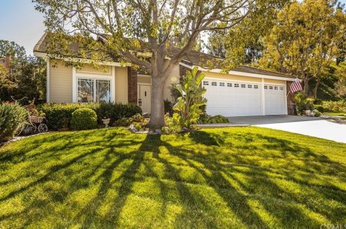 1063 Burlwood Dr, Anaheim, CA 92807-5015