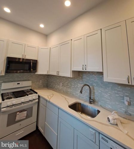 613 Front St, Camden NJ  08102-2129 exterior