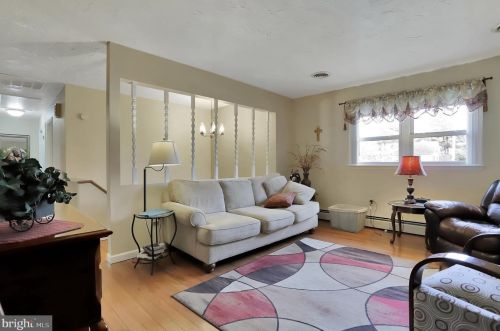 60 Baugher Dr, Hanover PA 17331-4004 exterior