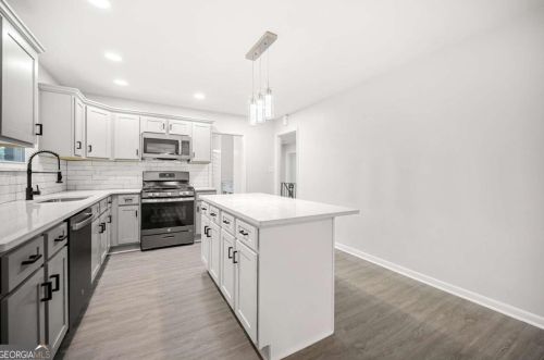 3007 Dogwood Dr, Atlanta GA  30344-3905 exterior