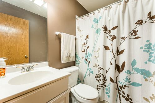 124 Mclaren Dr, Sycamore IL  60178-2255 exterior