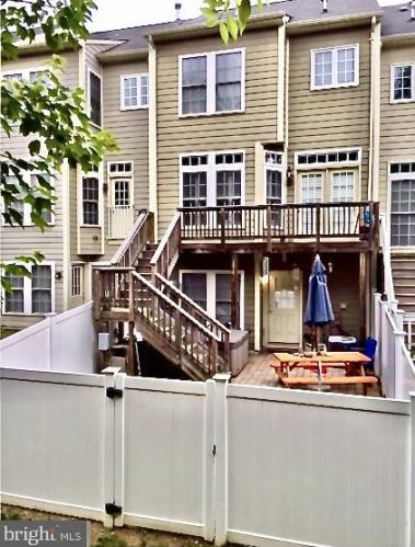 1038 Hotchkiss Pl, Fredericksburg, VA 22401-8409