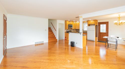 310 Denver Dr, Des Plaines, IL 60018-1105