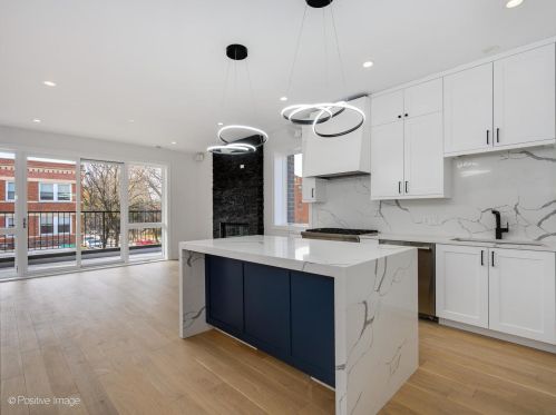 1545 Thomas St, Chicago, IL 60642-3916