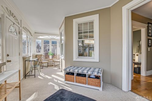 15 Charles St, Metuchen, NJ 08840-2701