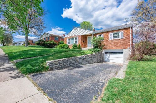 2010 Blue Bell Dr, Cincinnati, OH 45224-2859