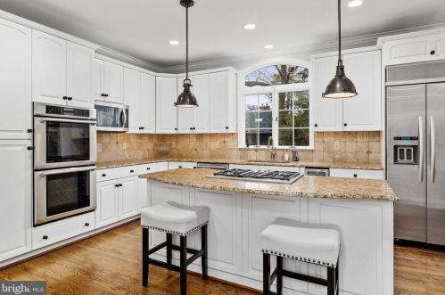 3 Kings Ln, Tavistock NJ 08033-1230 exterior