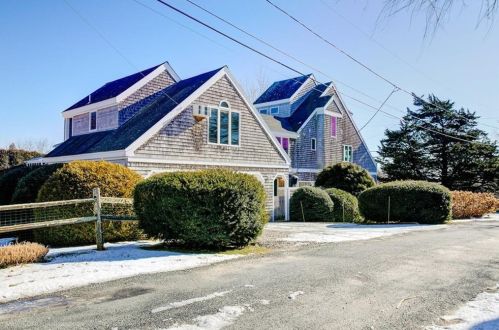 46 Buddington Rd, Charlestown, RI 02813-1201