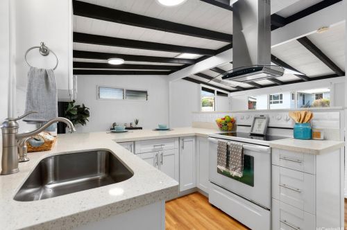 909 Aipo St, Honolulu, HI 96825-2517
