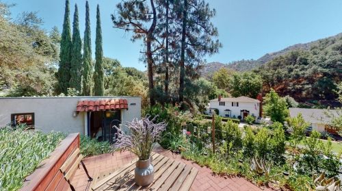 2471 Chevy Chase Dr, Glendale CA  91205-3085 exterior