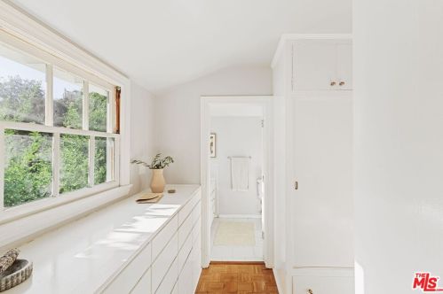 2480 Chevy Chase Dr, Glendale CA  91206-1845 exterior