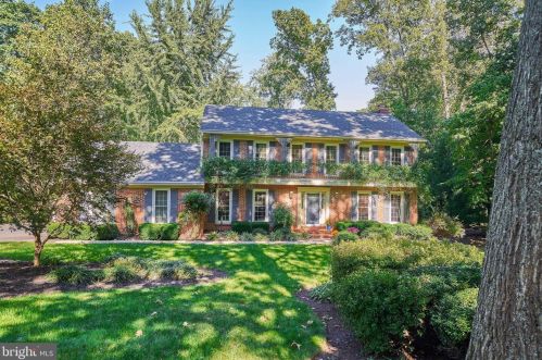 4319 Banbury Dr, Gainesville, VA 20155-1122