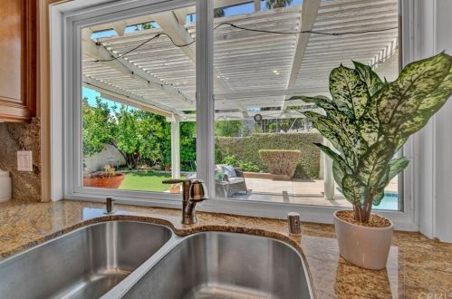 1527 Wakefield Ave, Anaheim CA  92802-3925 exterior