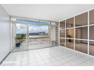 500 University Ave, Honolulu HI 96826-4904 exterior