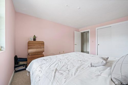 407 Elmwood Dr, Hudson NH  03051-3242 exterior