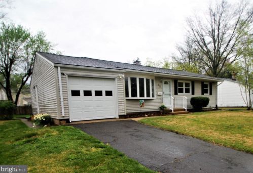 14 Hollyhock Way, Trenton, NJ 08619-1416