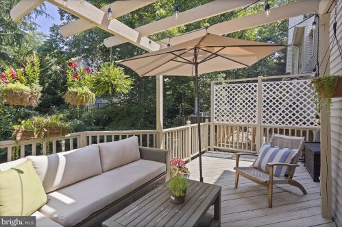7391 Stream Way, Springfield VA  22152-3639 exterior