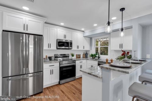 123 Overlook Dr, Wall Township, NJ 07753-5544