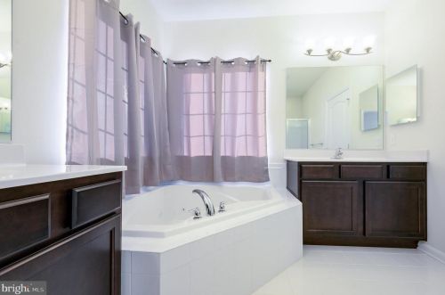 2331 Water Garden Dr, Hanover PA 17331-8319 exterior