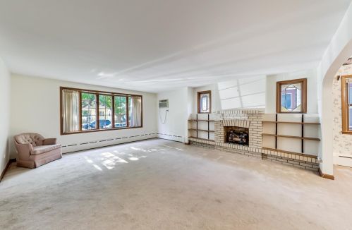 4710 Leamington Ave, Chicago, IL 60630-3815