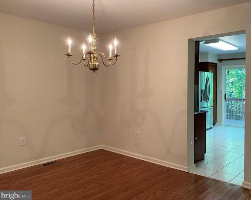 8 Burr Dr, Princeton NJ  08540-1950 exterior