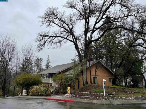 110 Timberline Ln, Auburn, CA 95603-5447