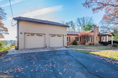 46 Appalachian Dr, Carlisle, PA 17015-8515