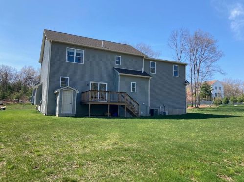 16 Ironwood Dr, Coventry, RI 02816-8568