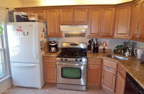 54 Beaumont Ct, Tinton Falls, NJ 07724-3818