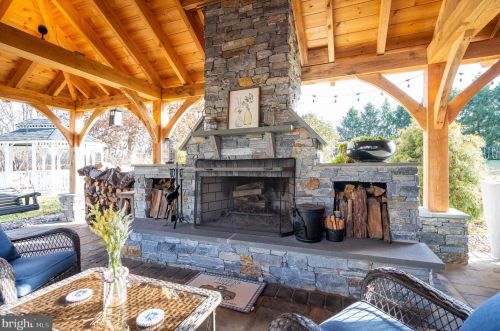 874 Pheasant Hill Rd, Summit Point WV  25446-3634 exterior