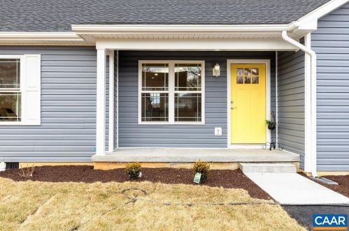 317 Sterling St, Staunton, VA 24401-5033