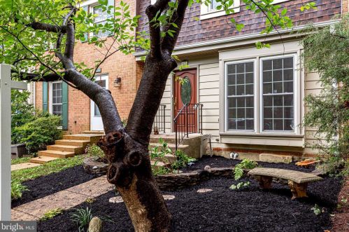9482 Cloverdale Ct, Springfield, VA 22015-3457