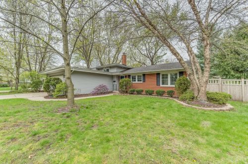 1025 Emerald Dr, Naperville, IL 60540-7215
