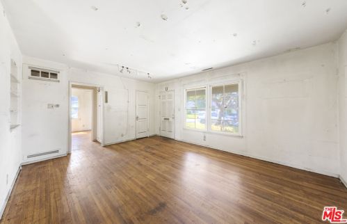 9520 Parrot Ave, Downey, CA 90240-3239