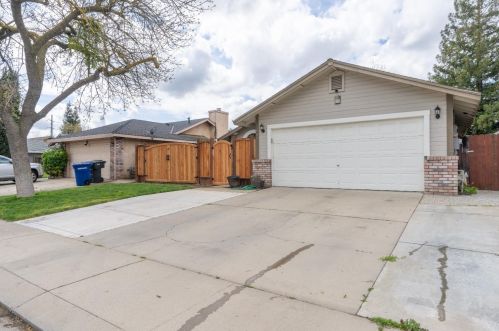 901 Deer Park Dr, Modesto, CA 95358-1477