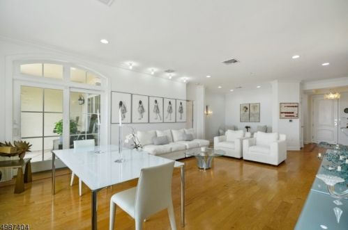114 Metzger Dr, Town Center, NJ 07052-6619