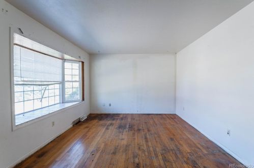 5560 Gill Pl, Denver, CO 80246-1413