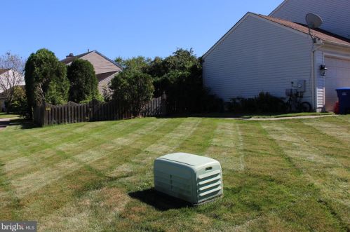 8 Equestrian Dr, Burlington, NJ 08016-3058