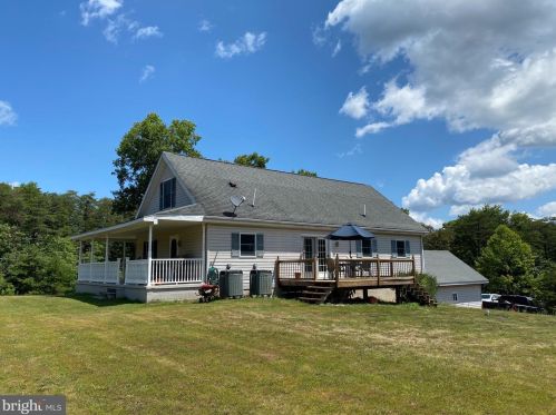 299 Whissen Ln, Berkeley Springs, WV 25411-6823