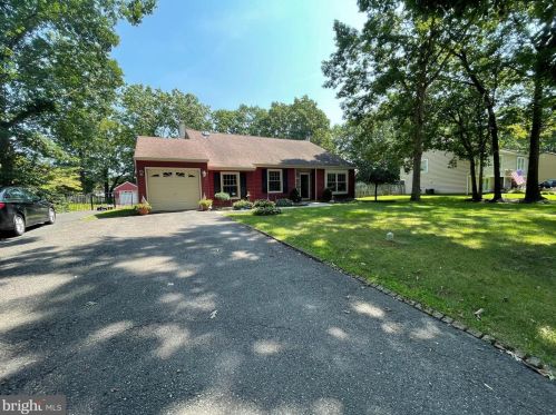 610 Autumn Crest Dr, Waterford, NJ 08089-2122